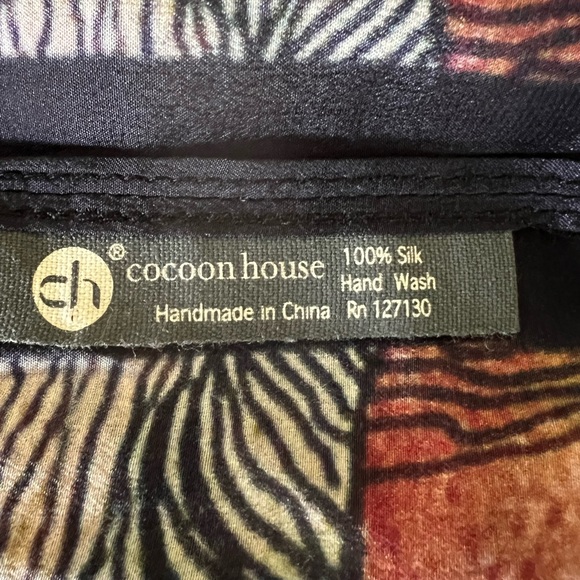 Cacoon house 100% silk kimono. Never worn.ONE SIZE - Picture 4 of 4